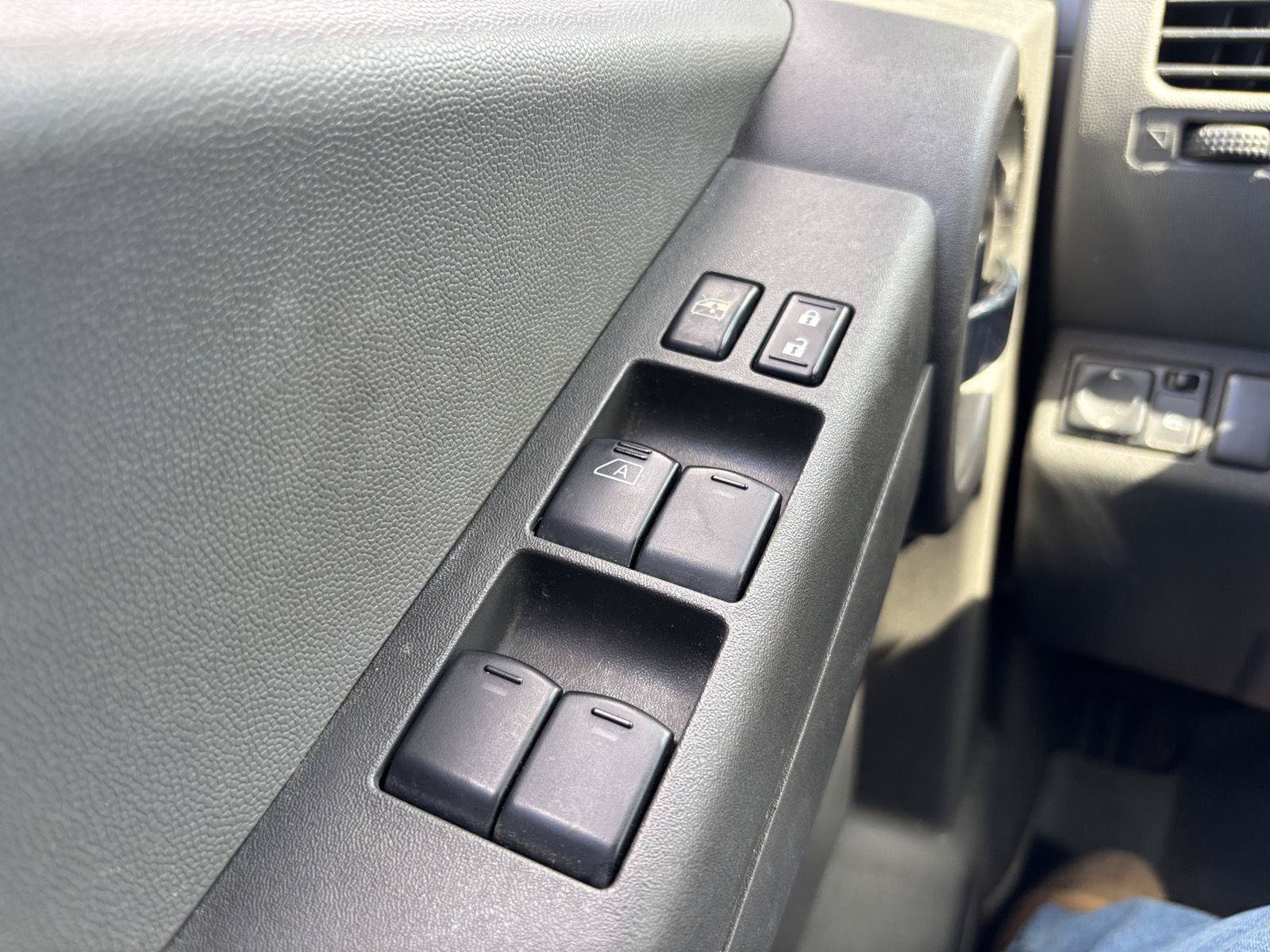Used 2010 Nissan Xterra S AWD/4WD image 6