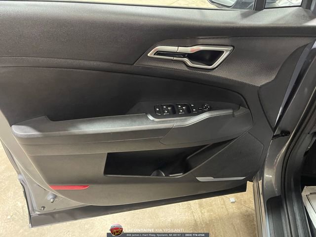 Used 2025 Kia Sportage LX image 10