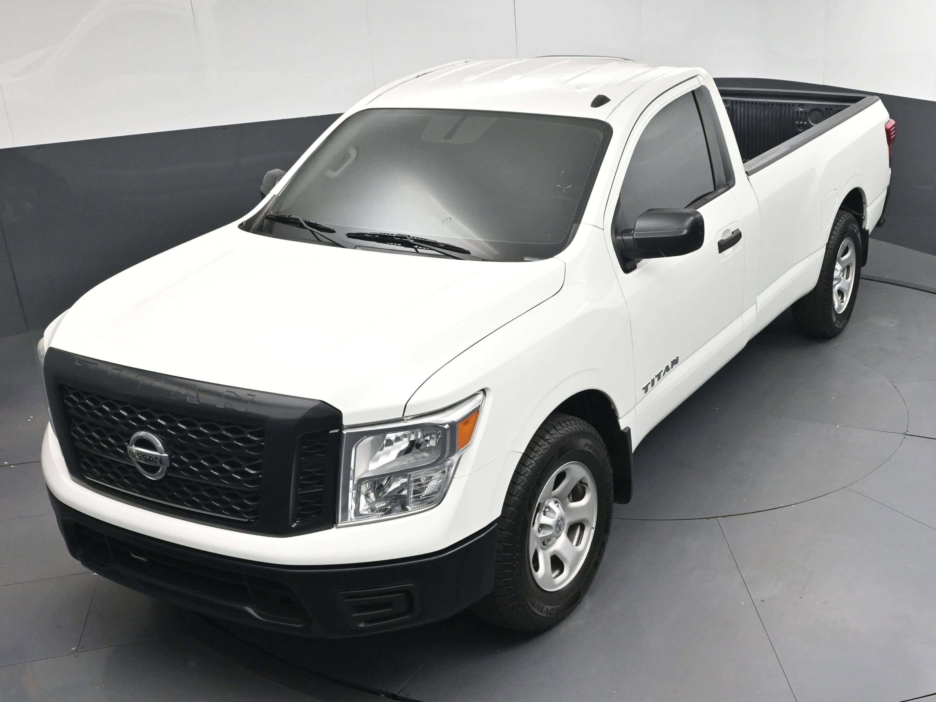 Used 2019 Nissan Titan S image 27