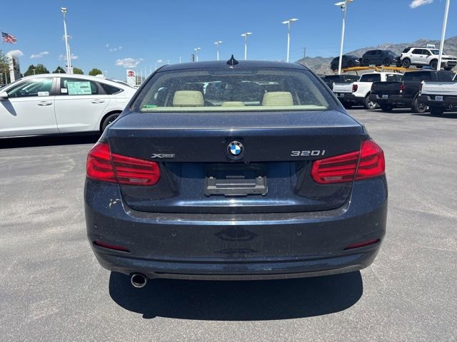 Used 2016 BMW 320i xDrive Sedan AWD/4WD image 4