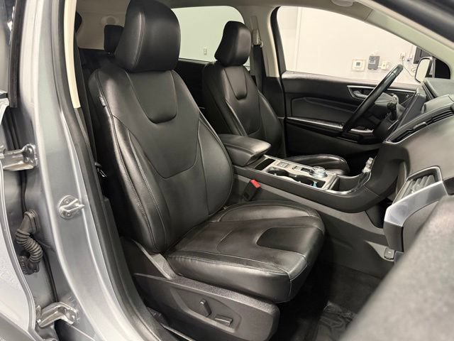 Used 2022 Ford Edge Titanium w/ Equipment Group 301A AWD/4WD image 38
