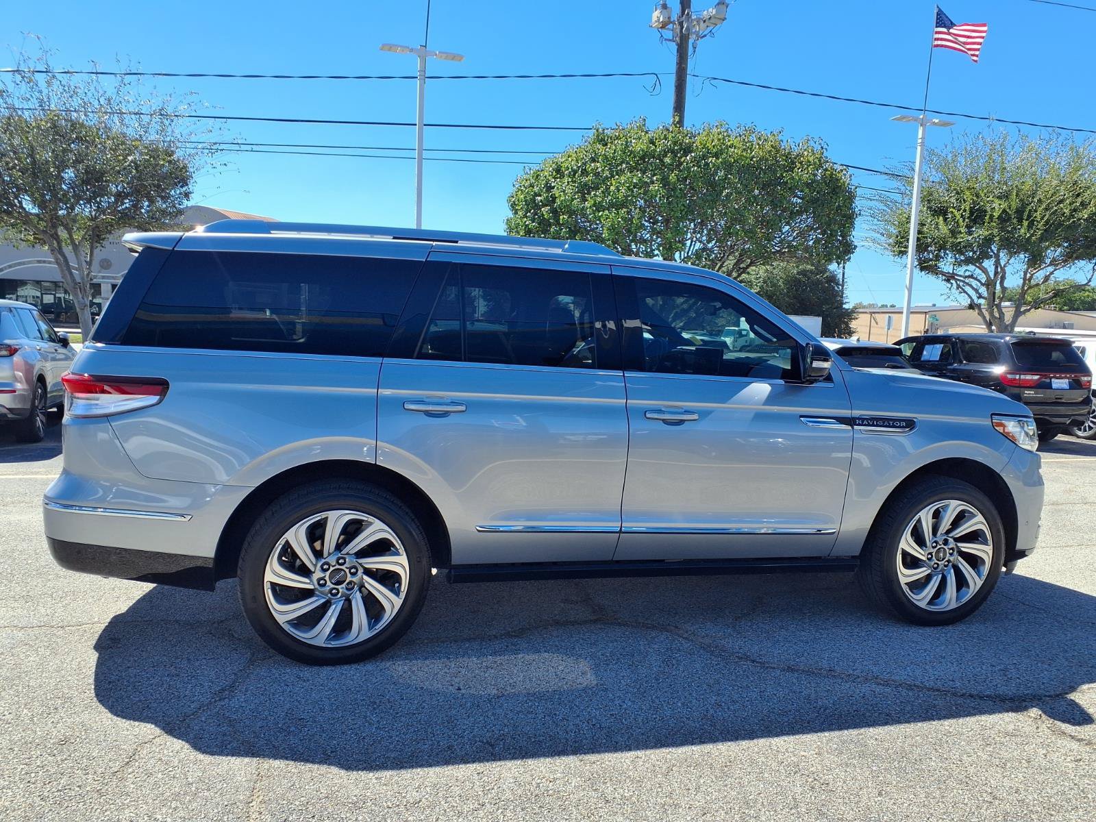 Used 2024 Lincoln Navigator Premiere AWD/4WD image 20