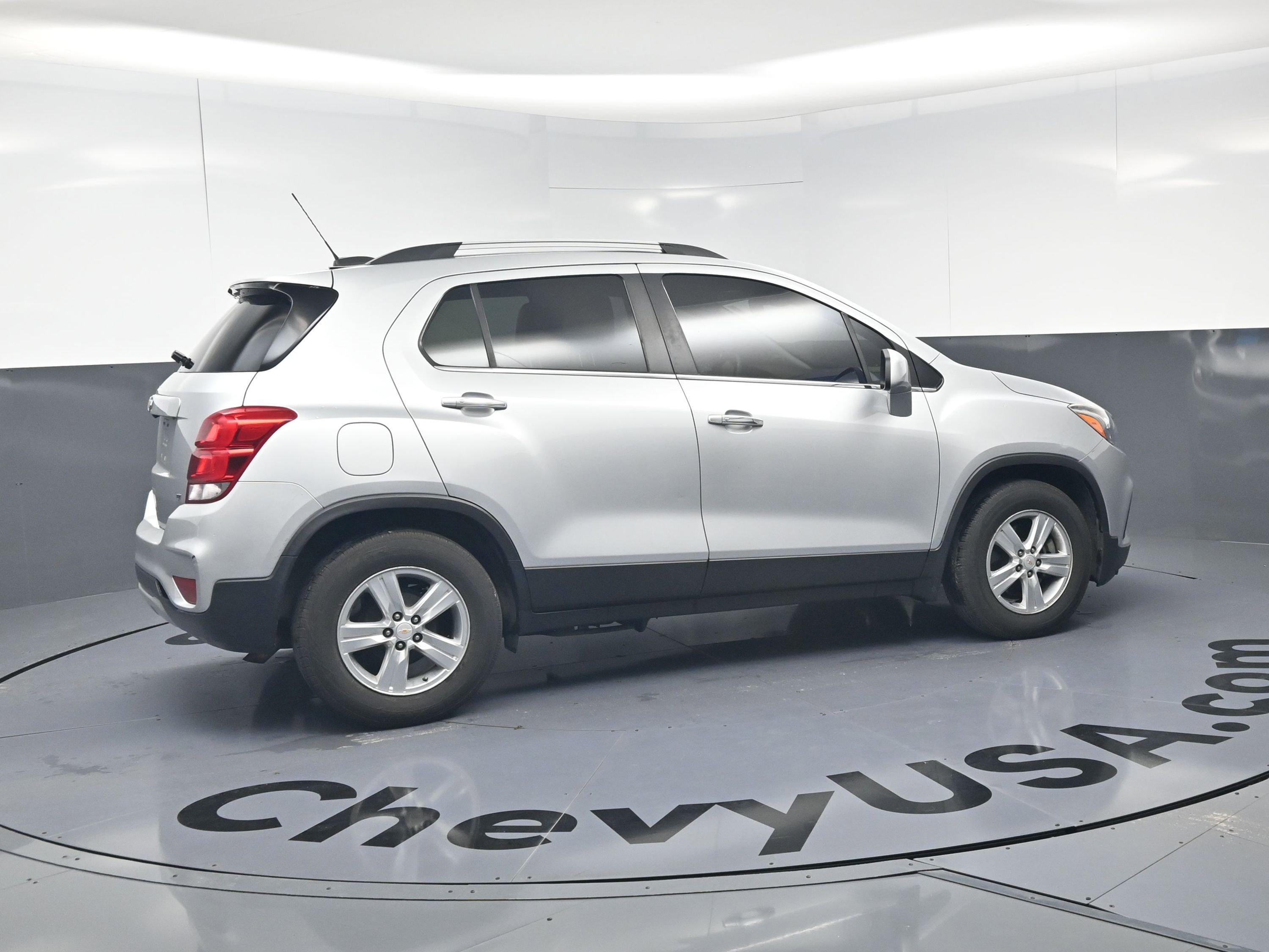 Used 2018 Chevrolet Trax LT w/ LT Convenience Package FWD image 16