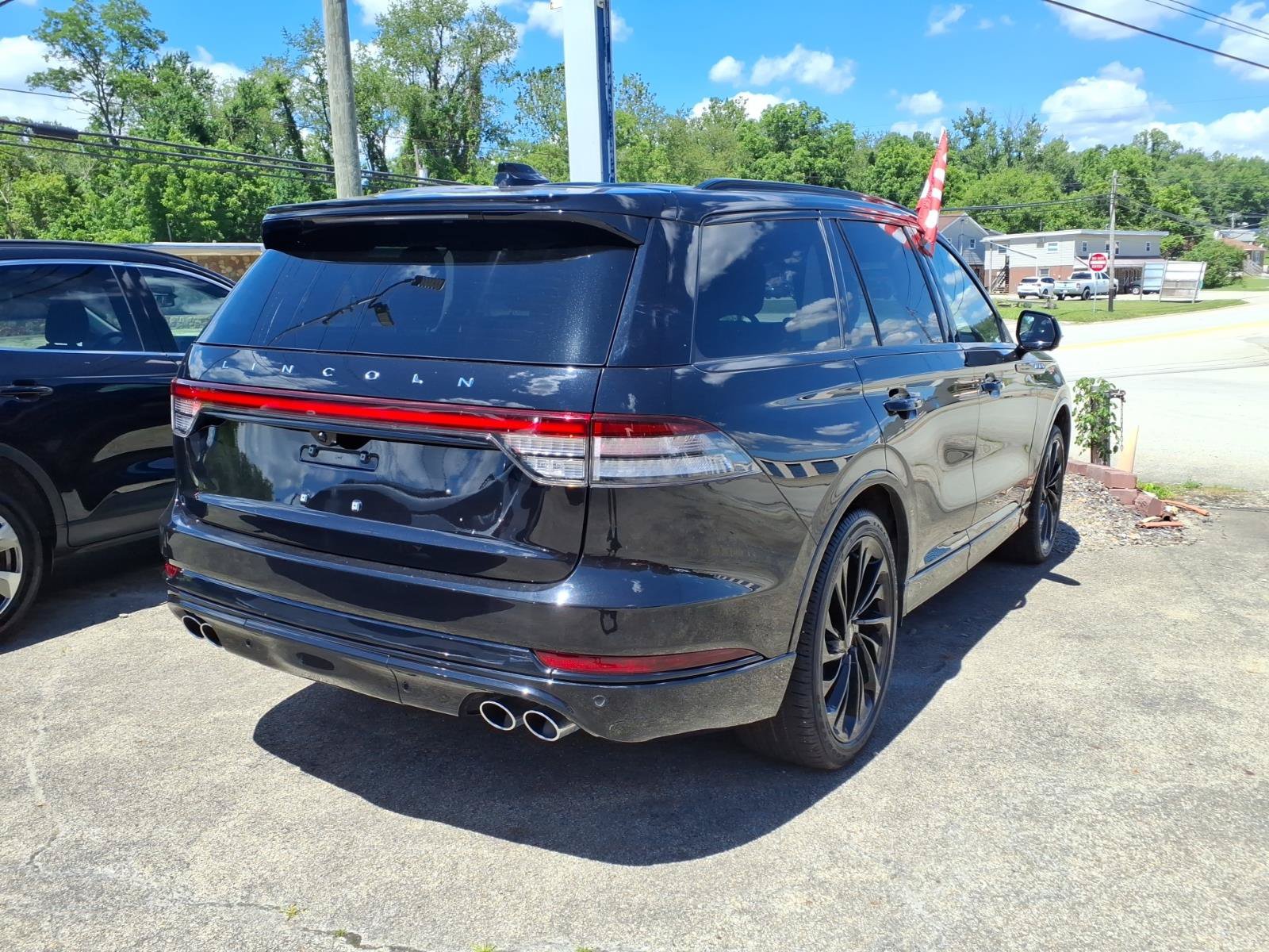 Used 2025 Lincoln Aviator Reserve w/ Equipment Group 201A AWD/4WD image 3