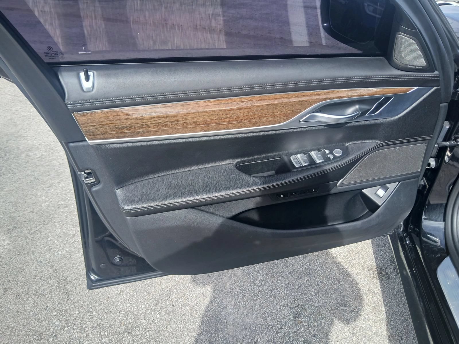 Used 2019 BMW 740i w/ Executive Package RWD image 11