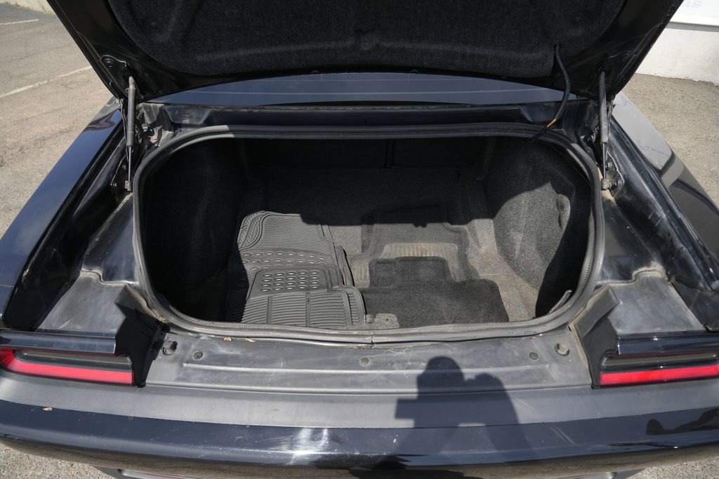 Used 2015 Dodge Challenger SXT image 15