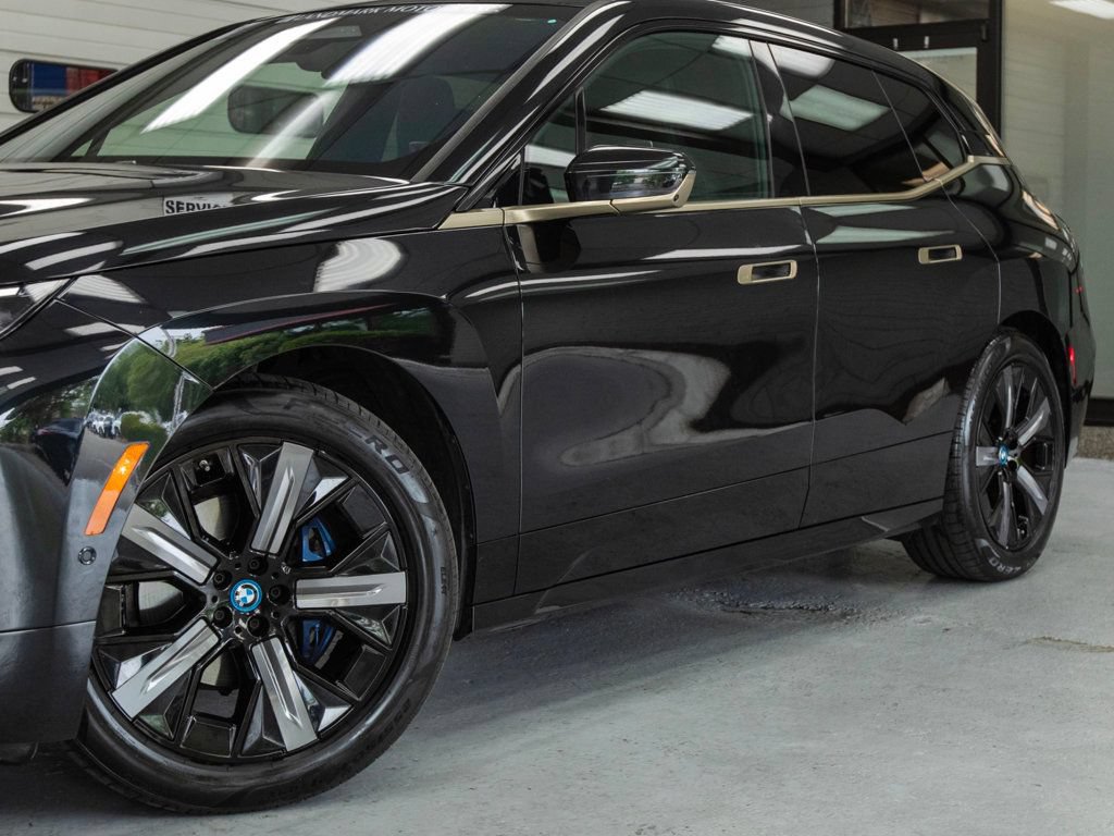 Used 2023 BMW iX xDrive50 w/ Premium Package AWD/4WD image 11