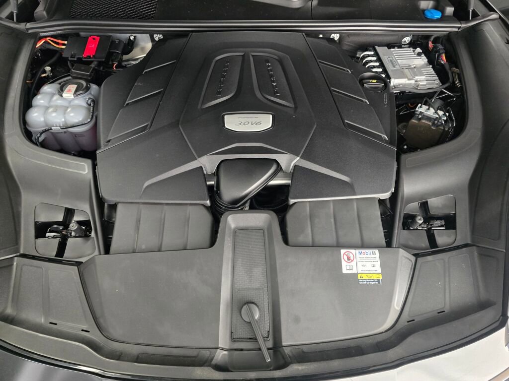 Certified 2023 Porsche Cayenne Platinum Edition AWD/4WD image 10