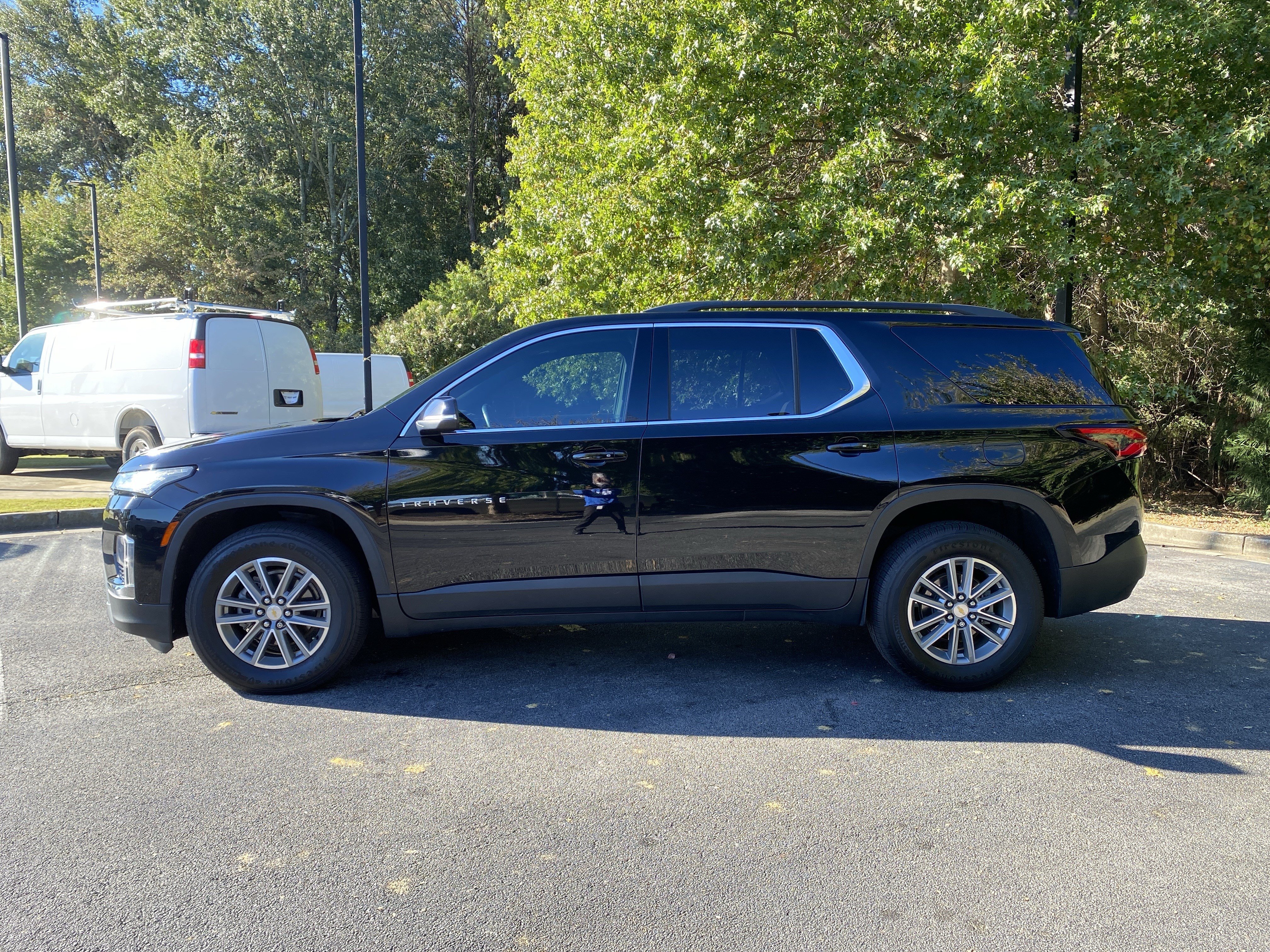 Used 2023 Chevrolet Traverse LT FWD image 6