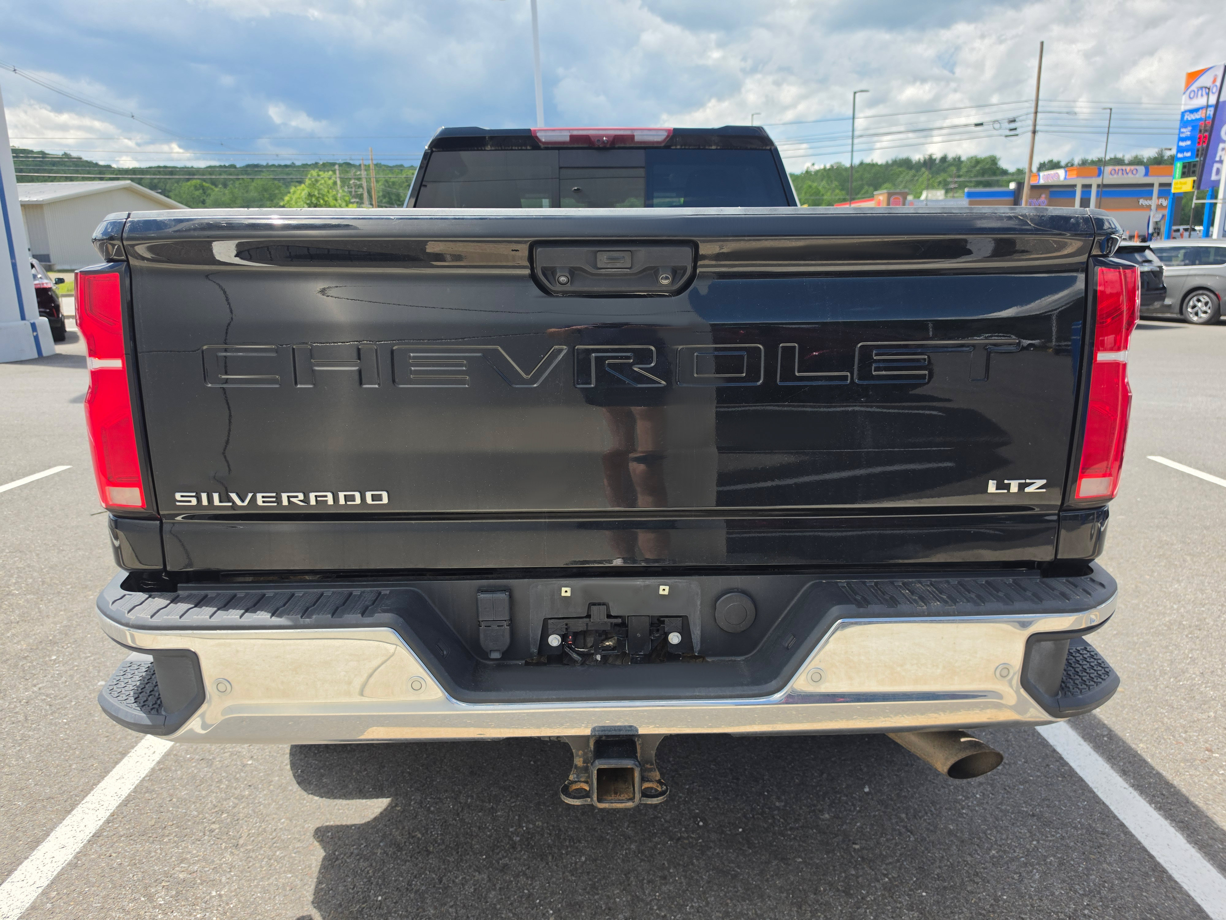 Used 2024 Chevrolet Silverado 2500 LTZ w/ LTZ Plus Package AWD/4WD image 4