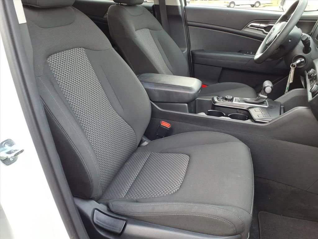 Used 2024 Kia Sportage LX image 16