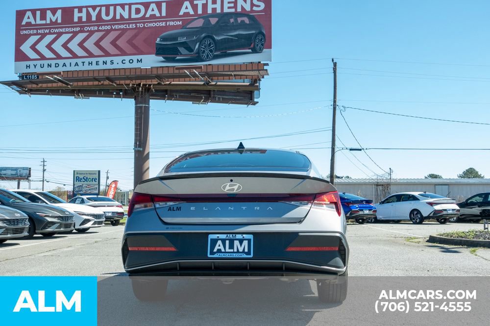 Certified 2025 Hyundai Elantra Sport image 10