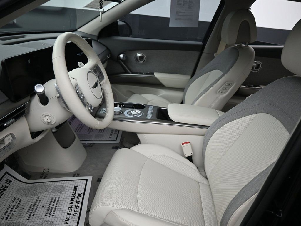 Used 2024 Genesis GV60 RWD image 26