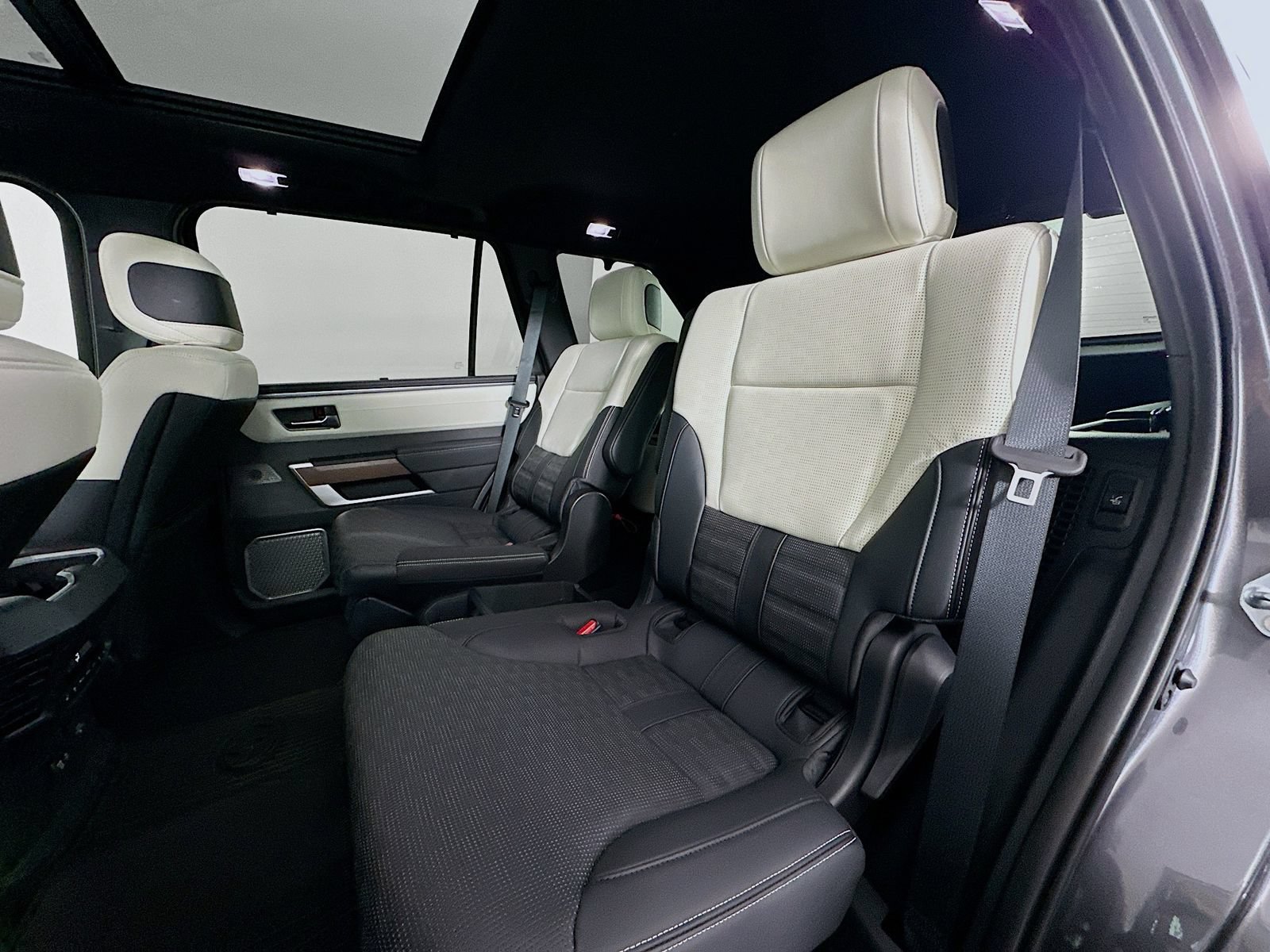 Certified 2025 Toyota Sequoia Capstone AWD/4WD image 25
