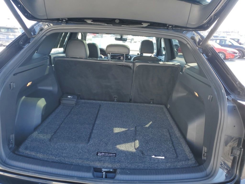 Used 2022 Volkswagen Atlas Cross Sport SE image 26