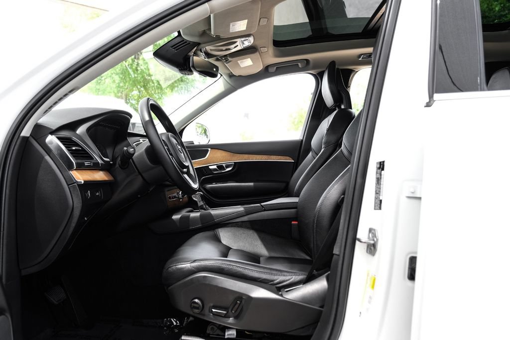 Used 2021 Volvo XC90 T6 Momentum w/ Climate Package AWD/4WD image 4