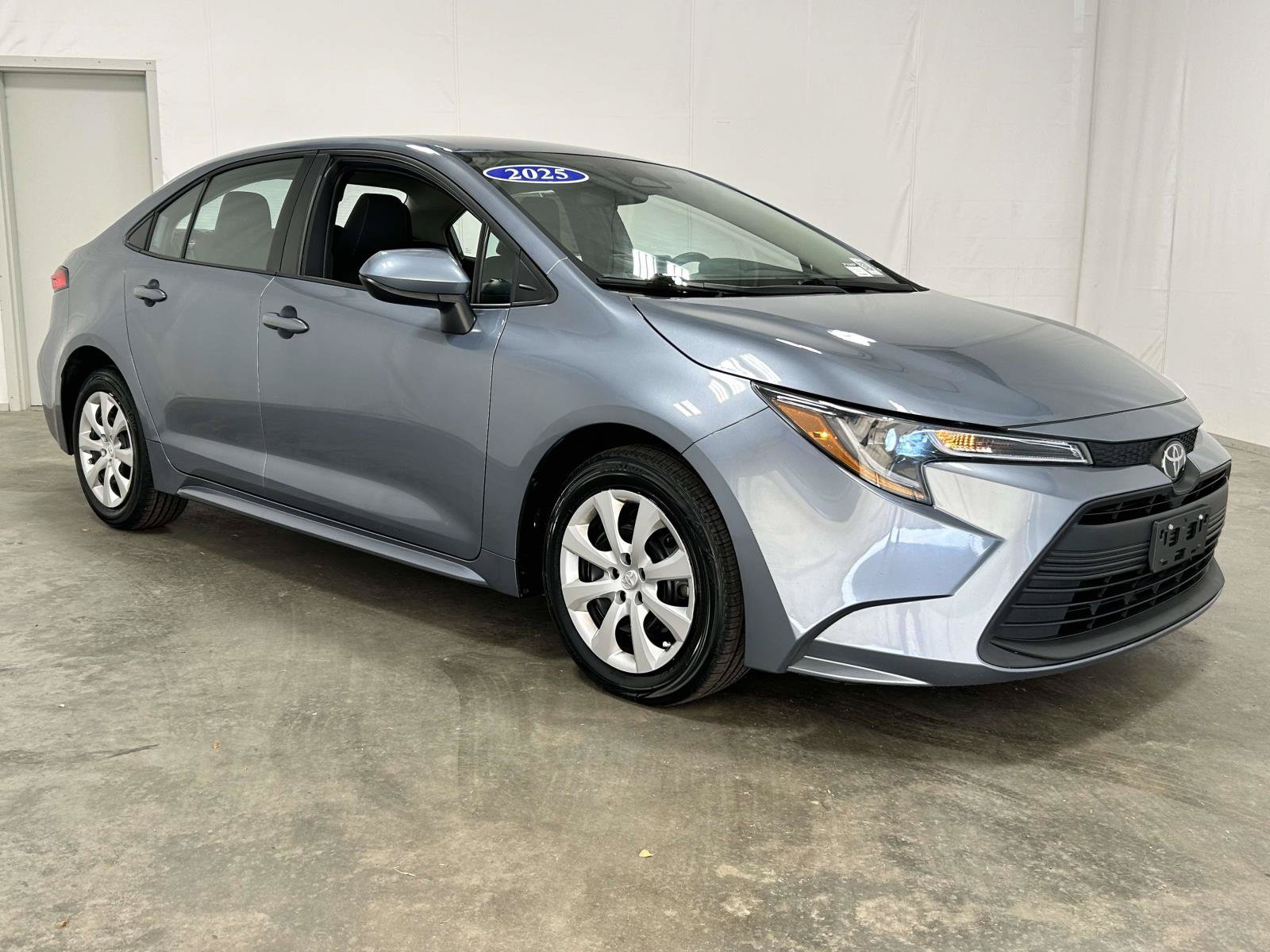 Used 2025 Toyota Corolla LE FWD image 1