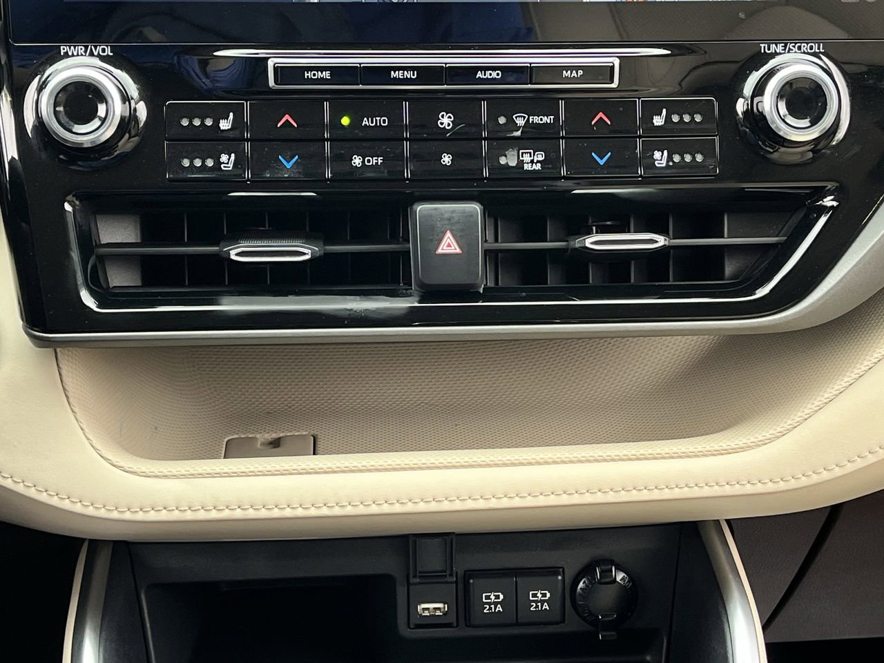 Used 2021 Toyota Highlander Limited image 18