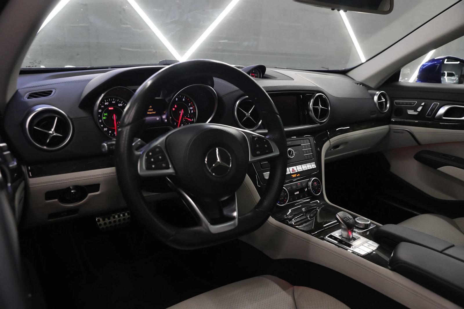 Used 2018 Mercedes-Benz SL 450 image 24