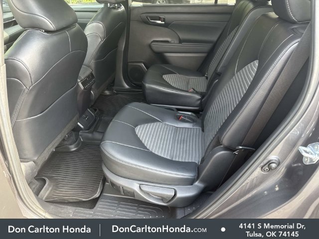 Used 2024 Toyota Highlander XSE FWD image 17