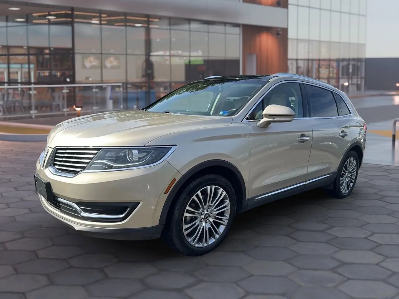 Used 2017 Lincoln MKX Reserve w/ Driver Assistance Package image 1