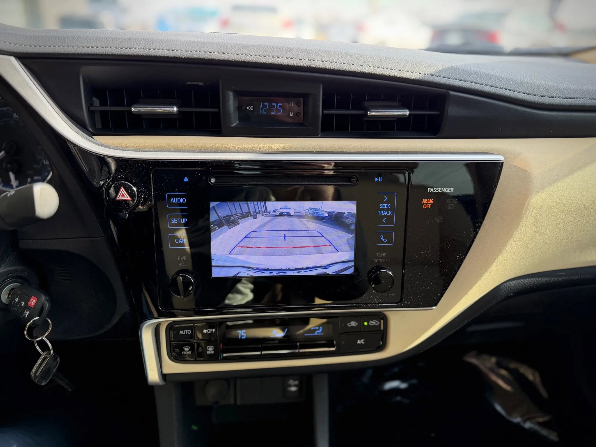 Used 2017 Toyota Corolla SE image 14