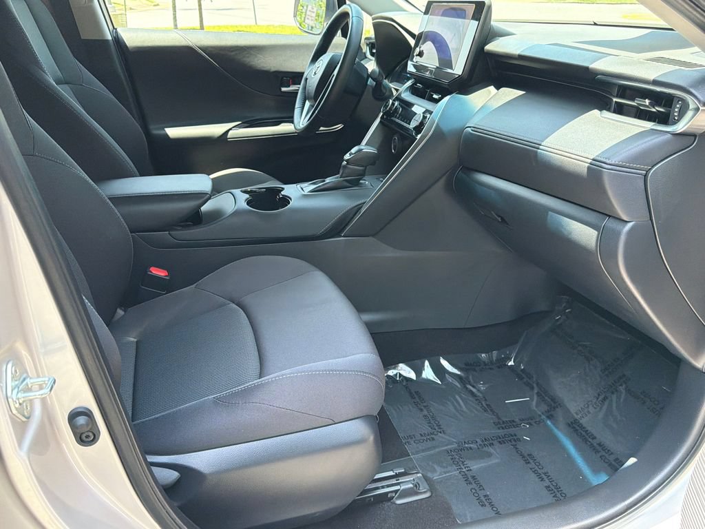 Used 2024 Toyota Venza LE AWD/4WD image 15