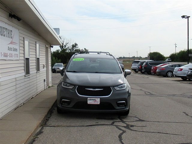 Used 2022 Chrysler Pacifica Limited image 5