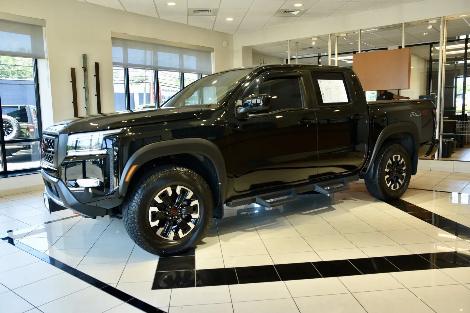 Used 2024 Nissan Frontier PRO-4X w/ Technology Package AWD/4WD image 3