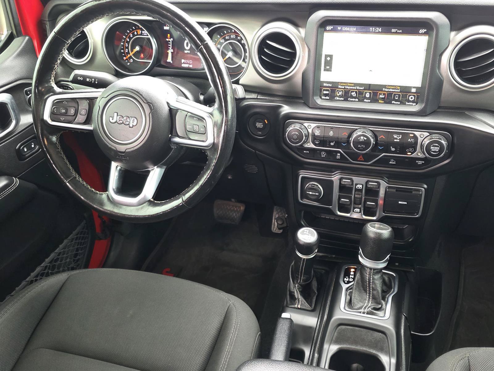Used 2020 Jeep Gladiator Overland AWD/4WD image 11