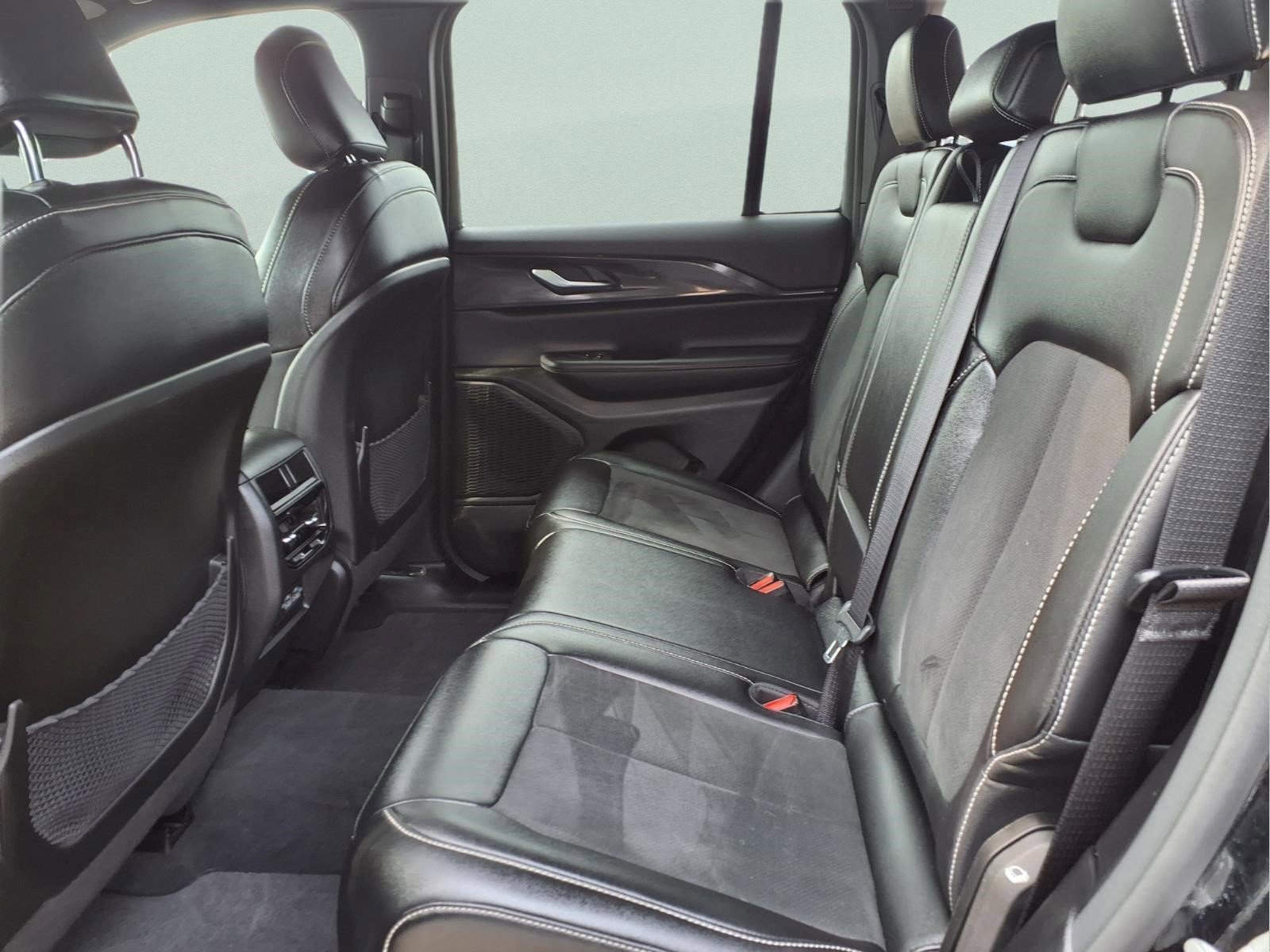 Used 2023 Jeep Grand Cherokee Altitude RWD image 13