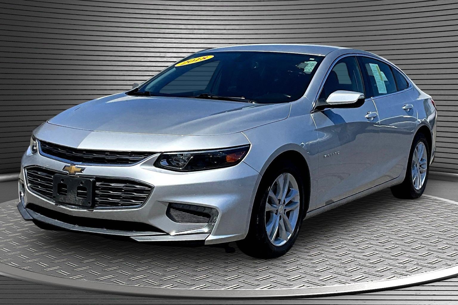 Used 2018 Chevrolet Malibu LT FWD image 3