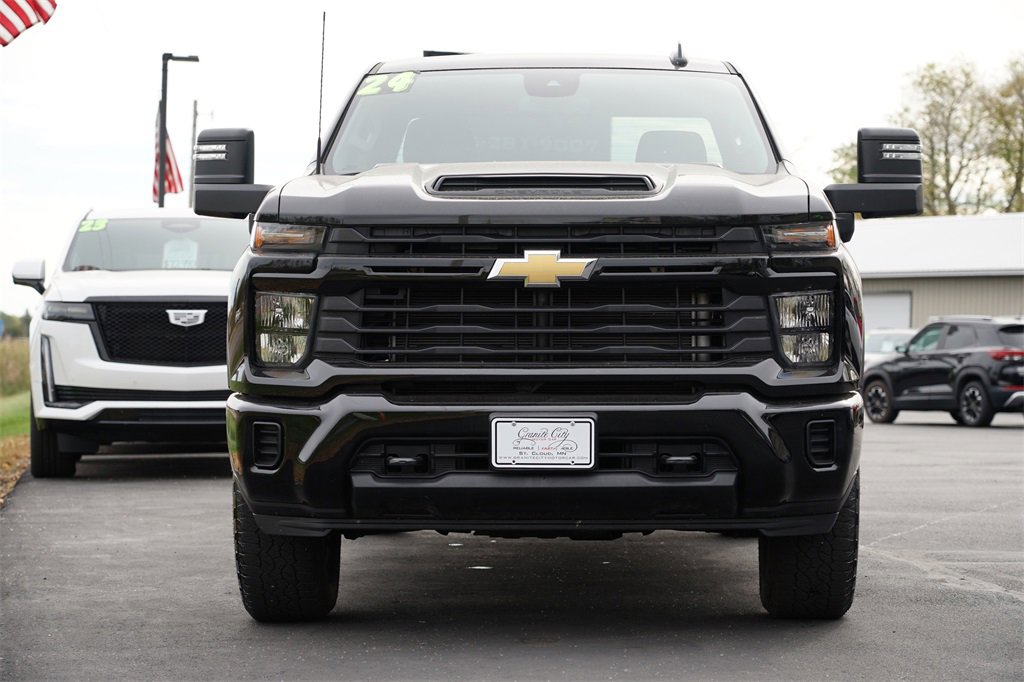 Used 2024 Chevrolet Silverado 2500 Custom w/ Custom Value Package image 8