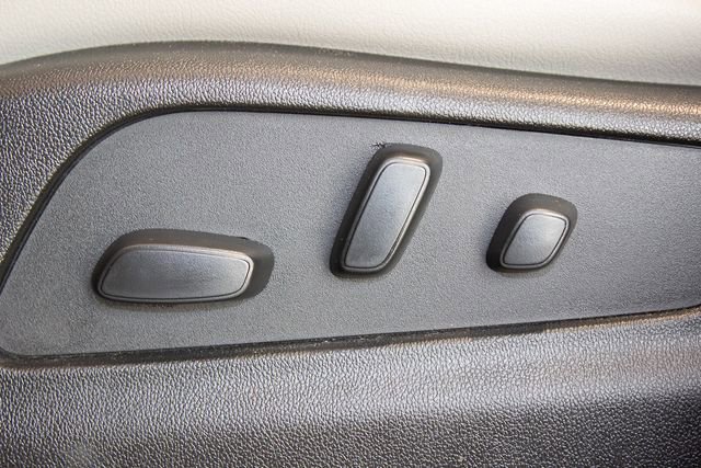 Used 2023 Cadillac XT4 Luxury w/ Cold Weather Package image 21