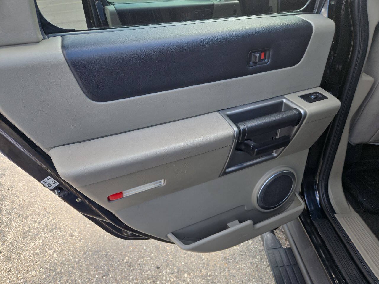 Used 2003 HUMMER H2 w/ Preferred Equipment Group AWD/4WD image 24
