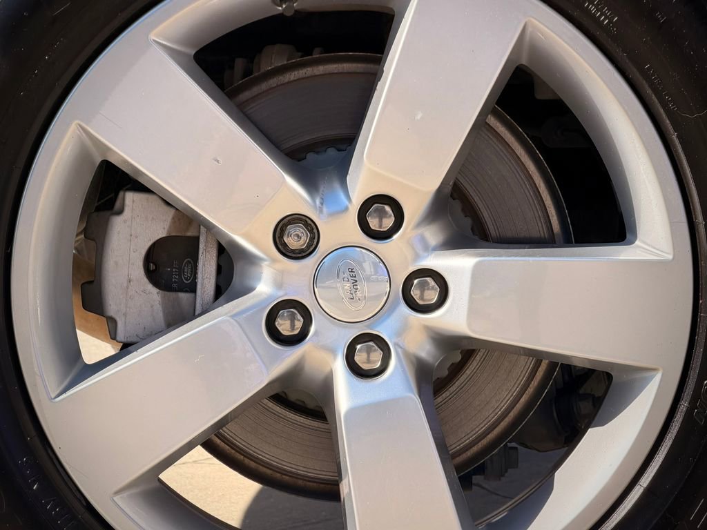 Used 2024 Land Rover Defender 110 X-Dynamic SE image 10