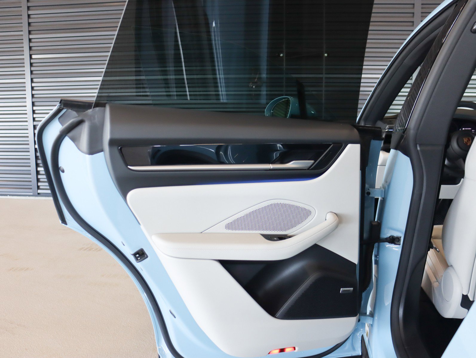 Used 2025 Porsche Macan Electric image 24