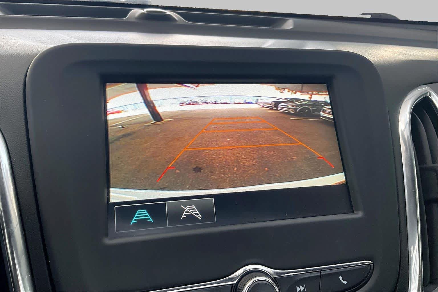 Used 2018 Chevrolet Equinox LT FWD image 29