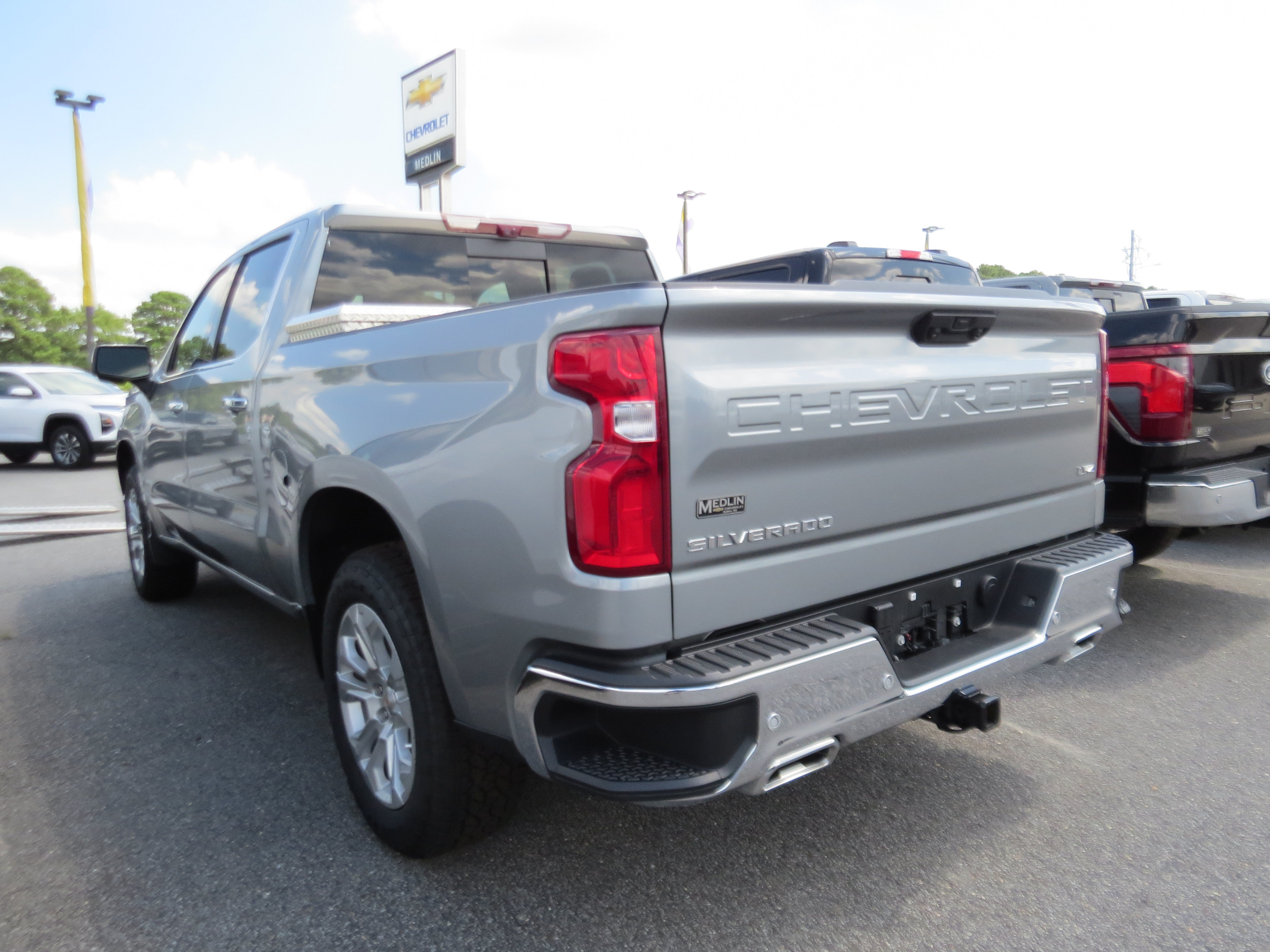 Used 2025 Chevrolet Silverado 1500 LTZ w/ Technology Package AWD/4WD image 28