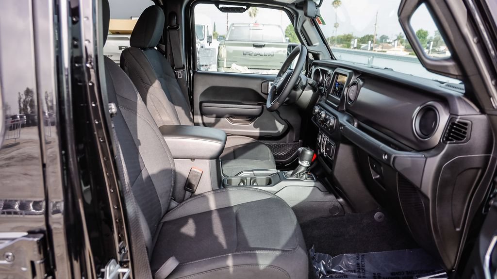 Used 2023 Jeep Gladiator Sport AWD/4WD image 21