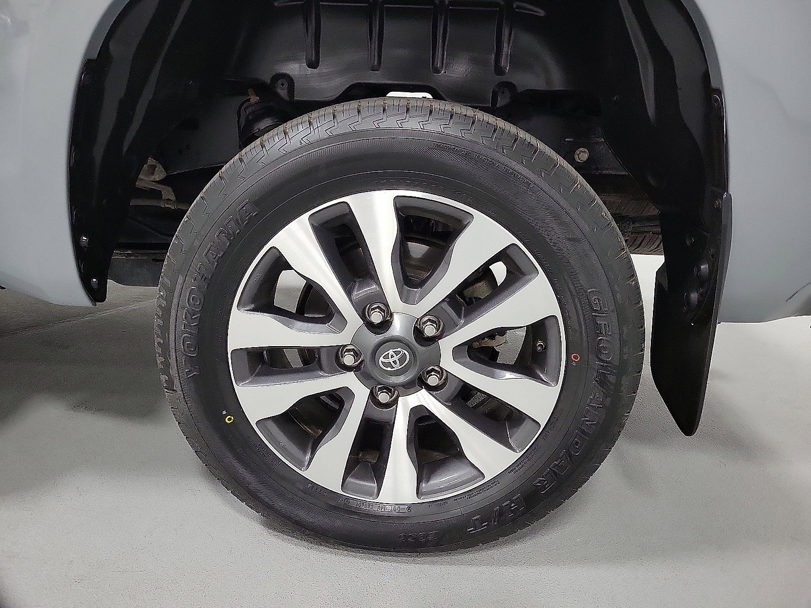 Used 2018 Toyota Tundra Limited w/ Limited Premium Package AWD/4WD image 8