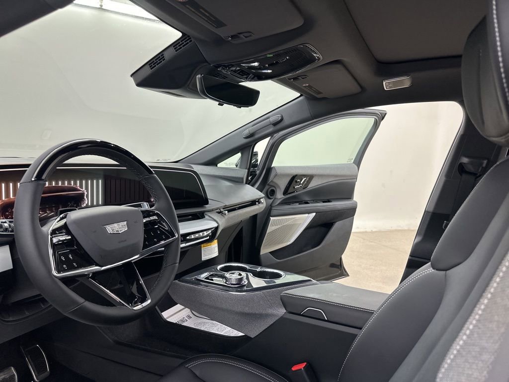 New 2026 Cadillac Optiq Luxury 1 image 28