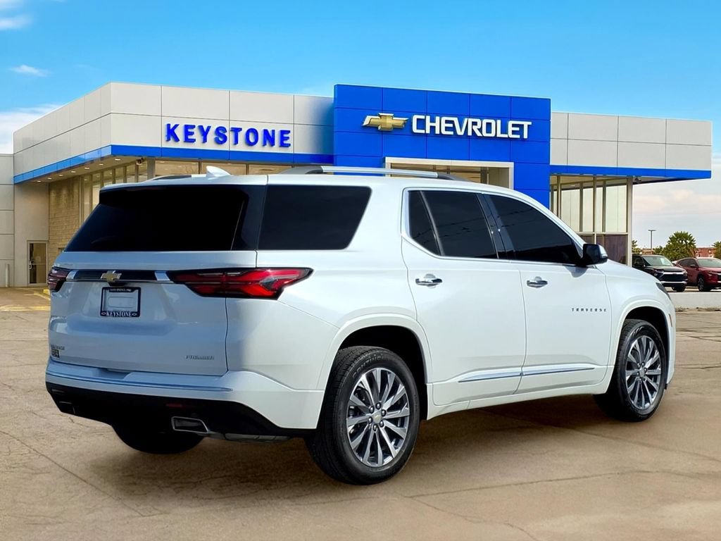 Used 2023 Chevrolet Traverse Premier FWD image 7