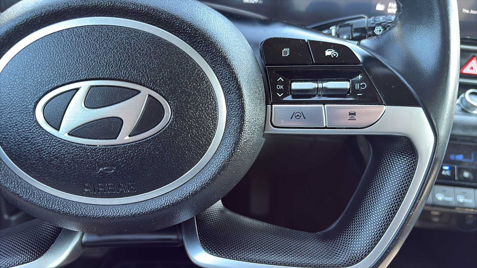 Used 2024 Hyundai Elantra Limited FWD image 10