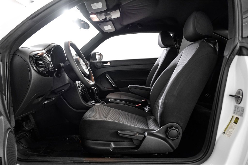 Used 2014 Volkswagen Beetle 1.8T image 3