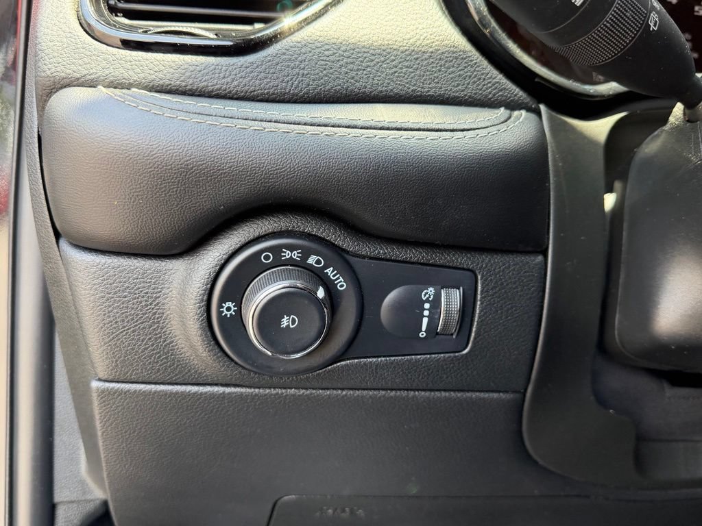 Used 2022 Dodge Durango SRT w/ Technology Group AWD/4WD image 18