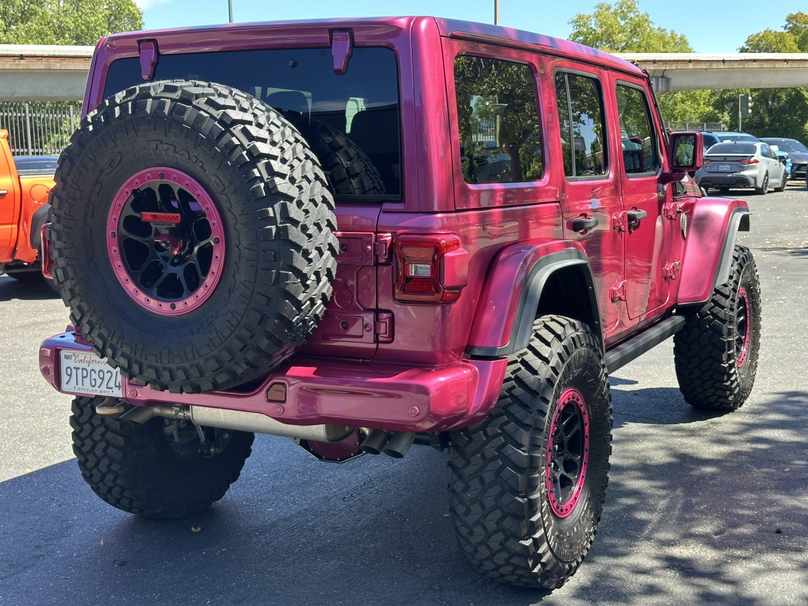 Used 2022 Jeep Wrangler Unlimited Rubicon w/ Xtreme Recon 35" Tire Package AWD/4WD image 9