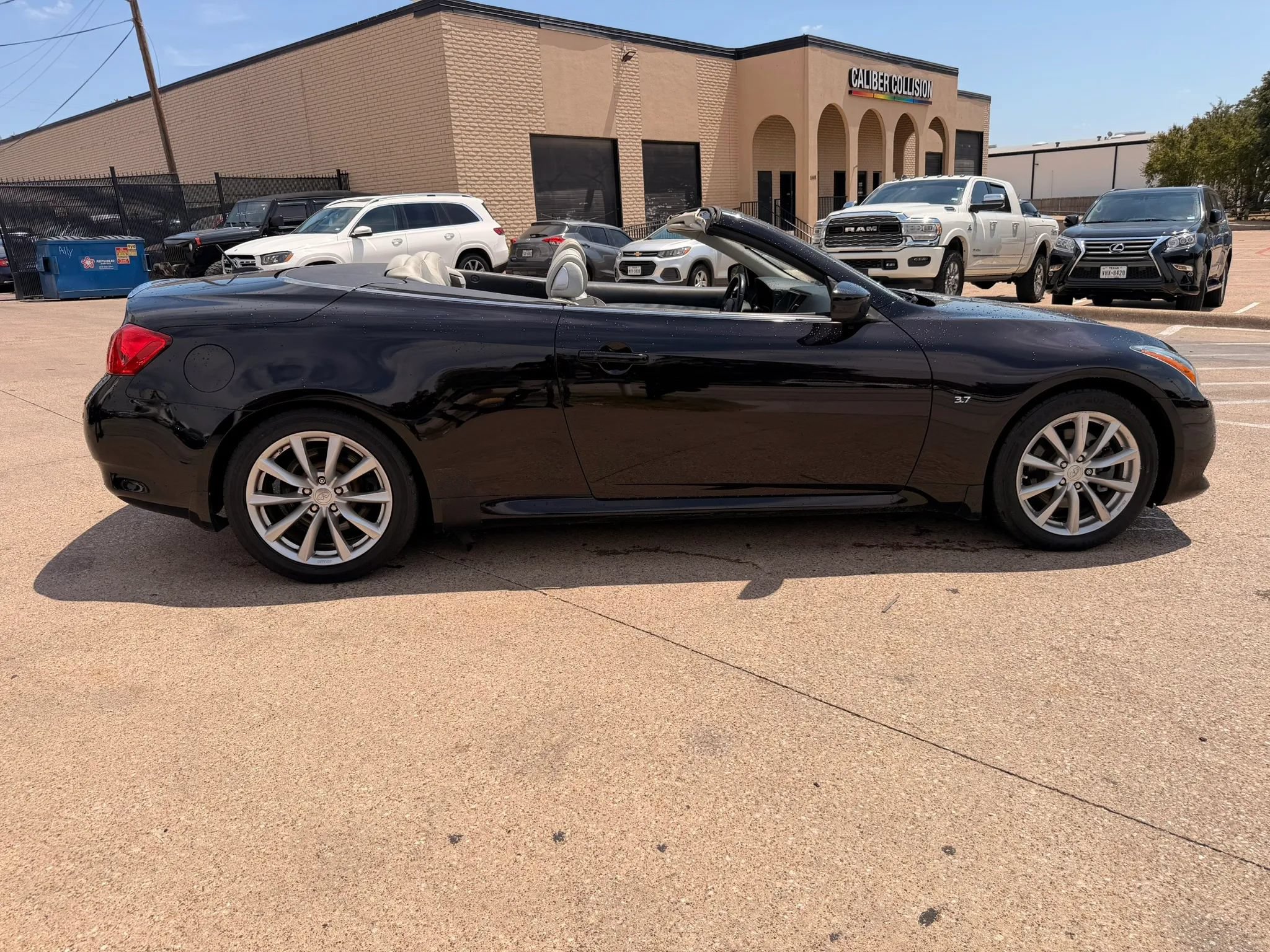 Used 2014 INFINITI Q60 Convertible w/ Premium Package RWD image 6