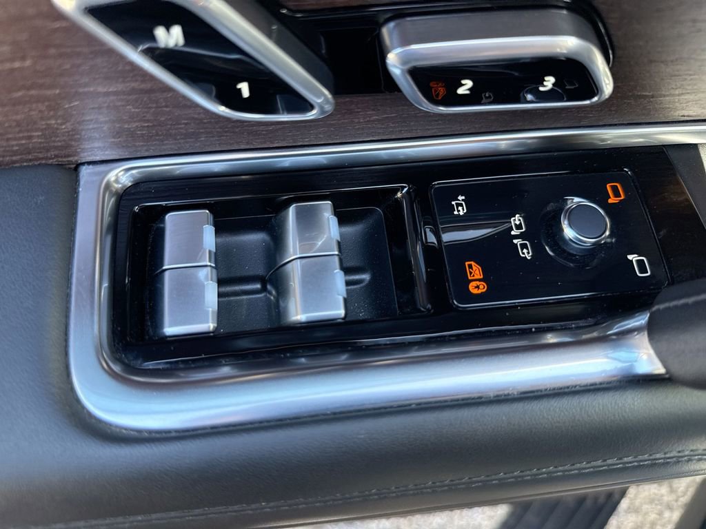 Used 2023 Land Rover Range Rover SE image 14