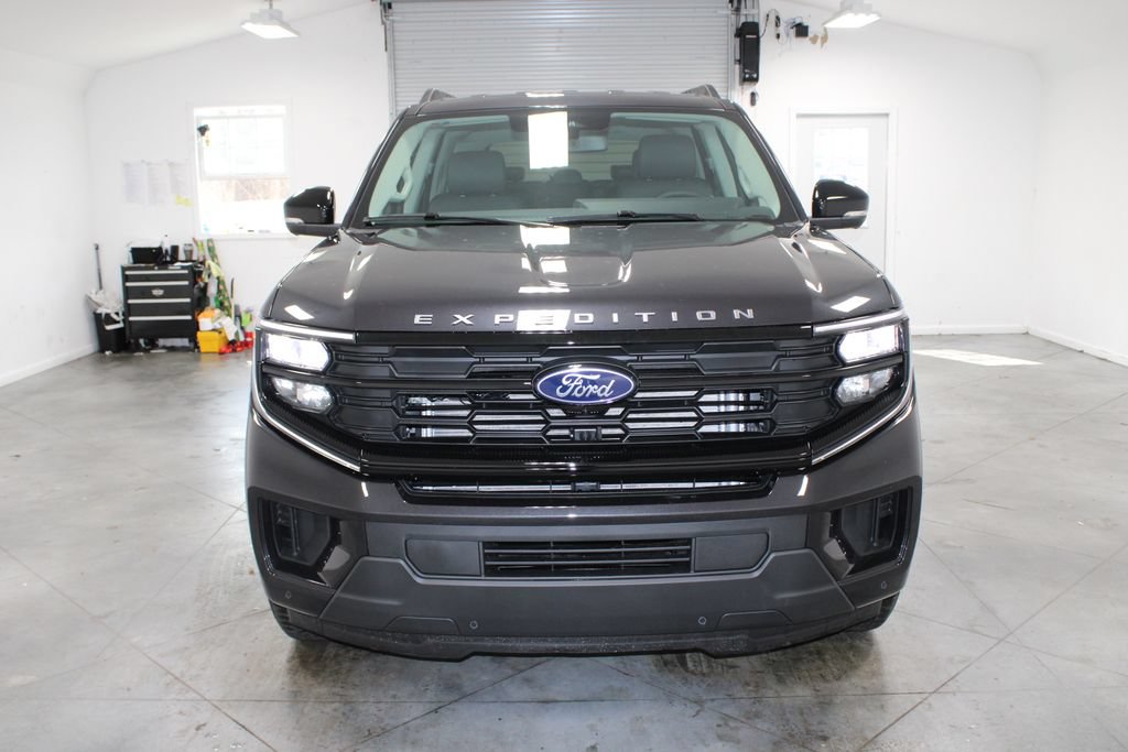 New 2026 Ford Expedition Active RWD video 2